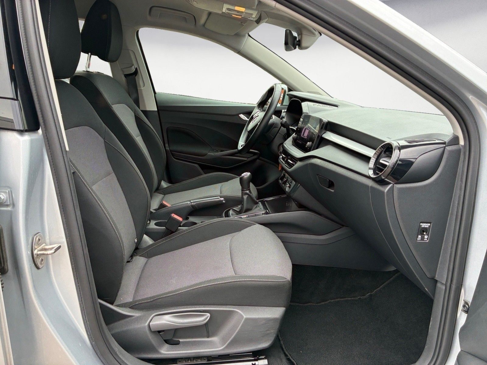 Skoda Fabia 2022 г. Серебристый, пробег 46250 км