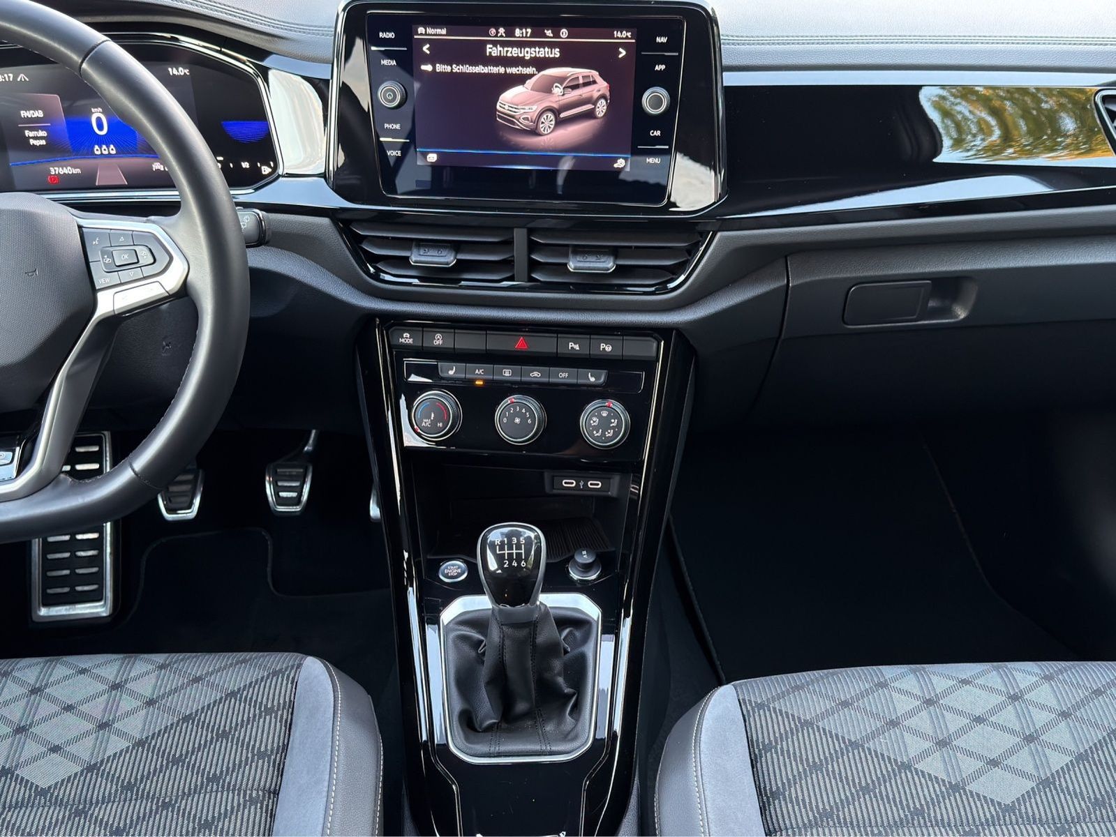 Volkswagen T-Roc 2024 г. Серый, пробег 37640 км