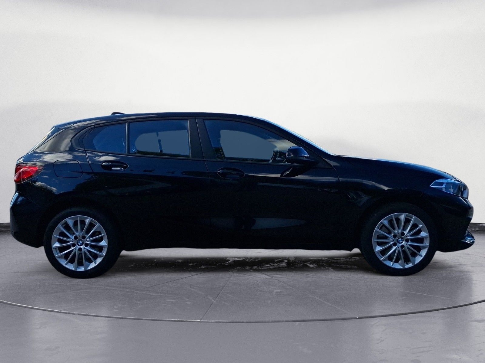 BMW 120 2023 г. Чёрный, пробег 43117 км