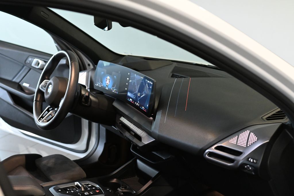BMW 120 2025 г. Белый, пробег 56822 км