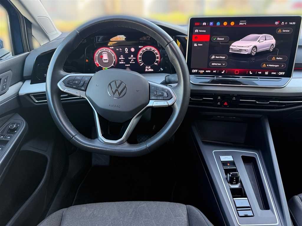 Volkswagen Golf 2025 г. Синий, пробег 38957 км