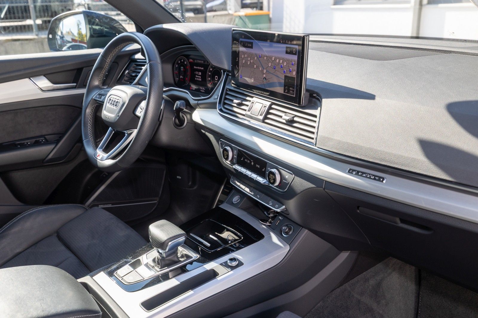Audi Q5 2023 г. Чёрный, пробег 31560 км