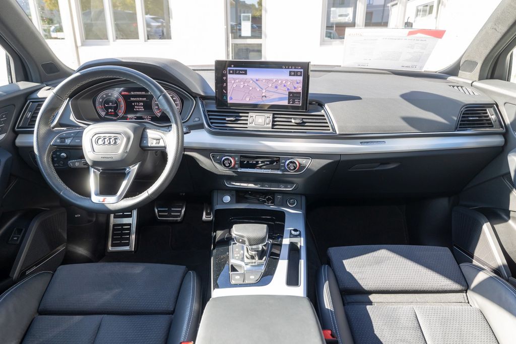 Audi Q5 2023 г. Чёрный, пробег 31560 км