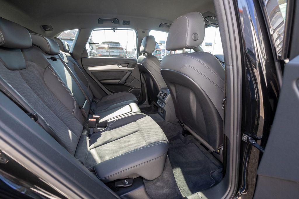 Audi Q5 2023 г. Чёрный, пробег 31560 км