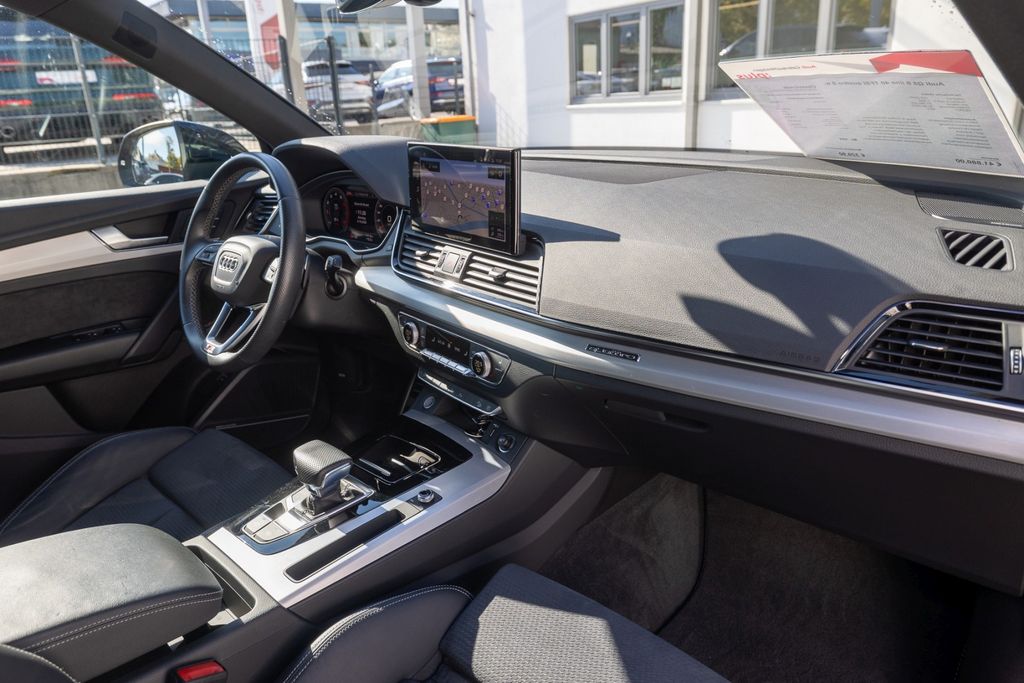 Audi Q5 2023 г. Чёрный, пробег 31560 км