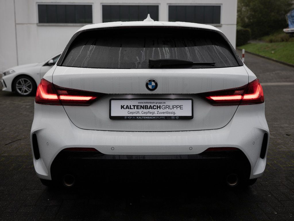 BMW 120 2022 г. Белый, пробег 55584 км