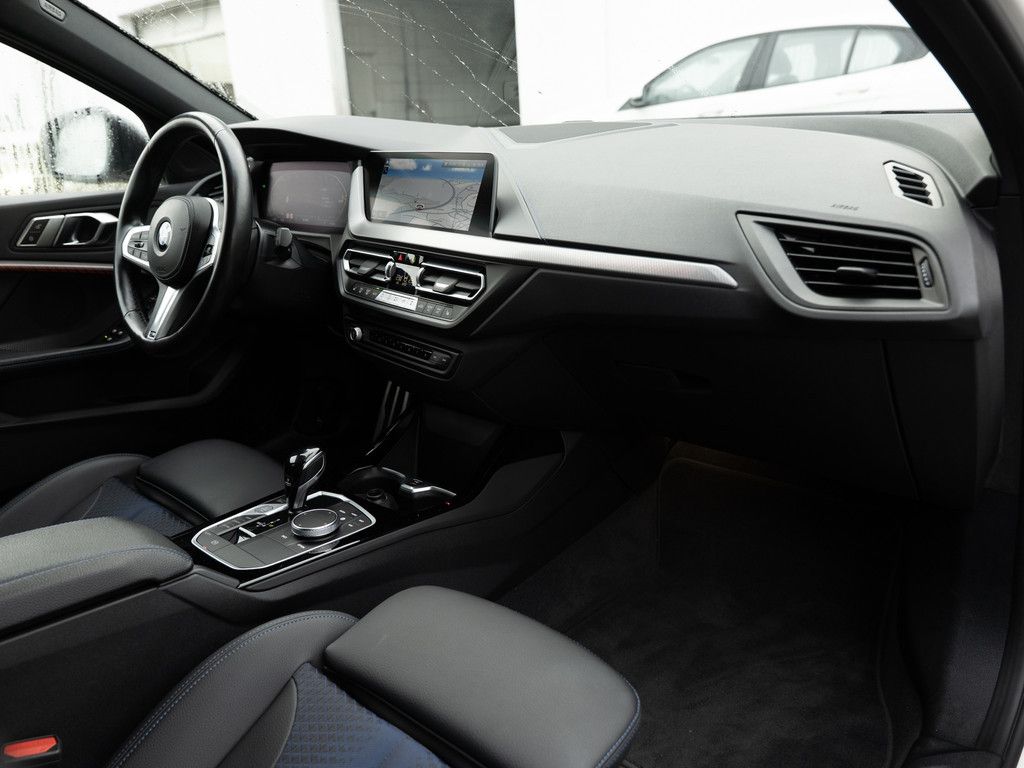 BMW 120 2022 г. Белый, пробег 55584 км