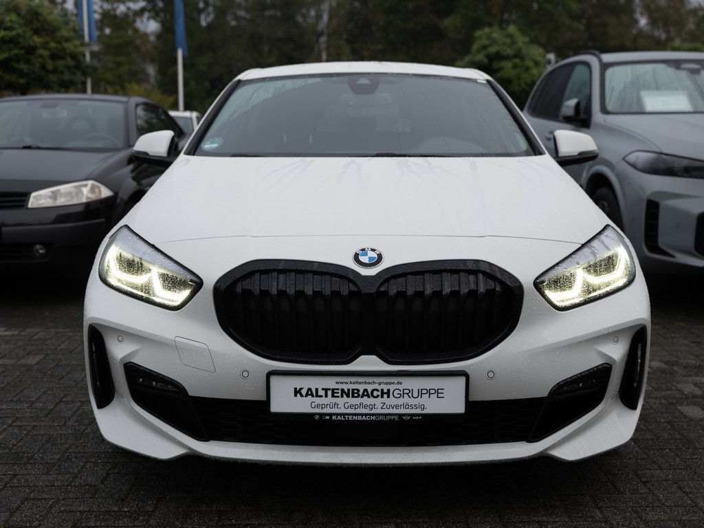 BMW 120 2022 г. Белый, пробег 55584 км