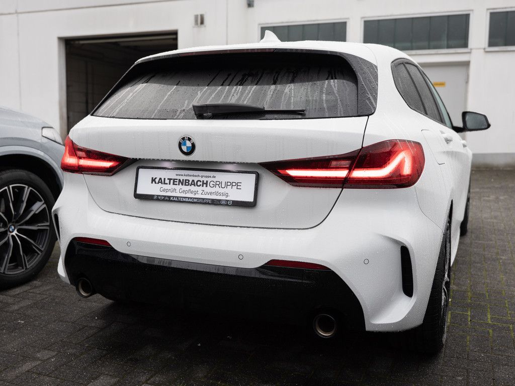 BMW 120 2022 г. Белый, пробег 55584 км