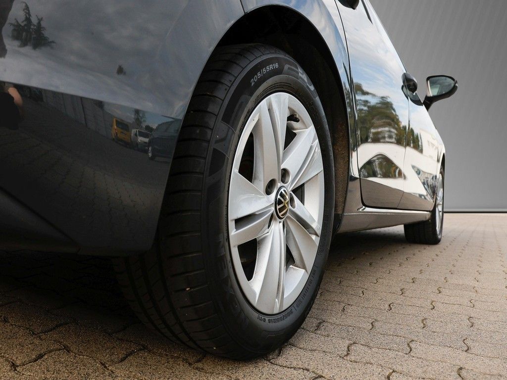 Volkswagen Golf 2024 г. Серый, пробег 42050 км