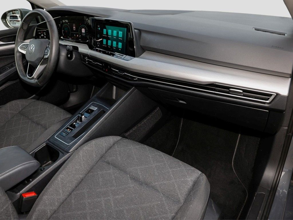 Volkswagen Golf 2024 г. Серый, пробег 42050 км