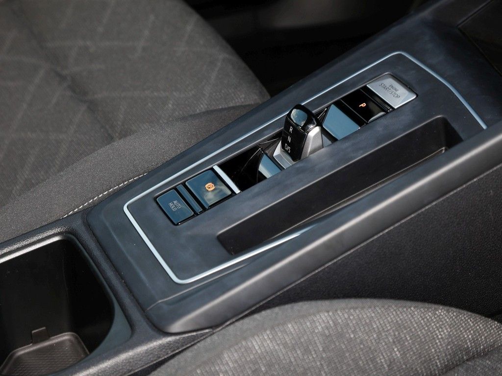 Volkswagen Golf 2024 г. Серый, пробег 42050 км