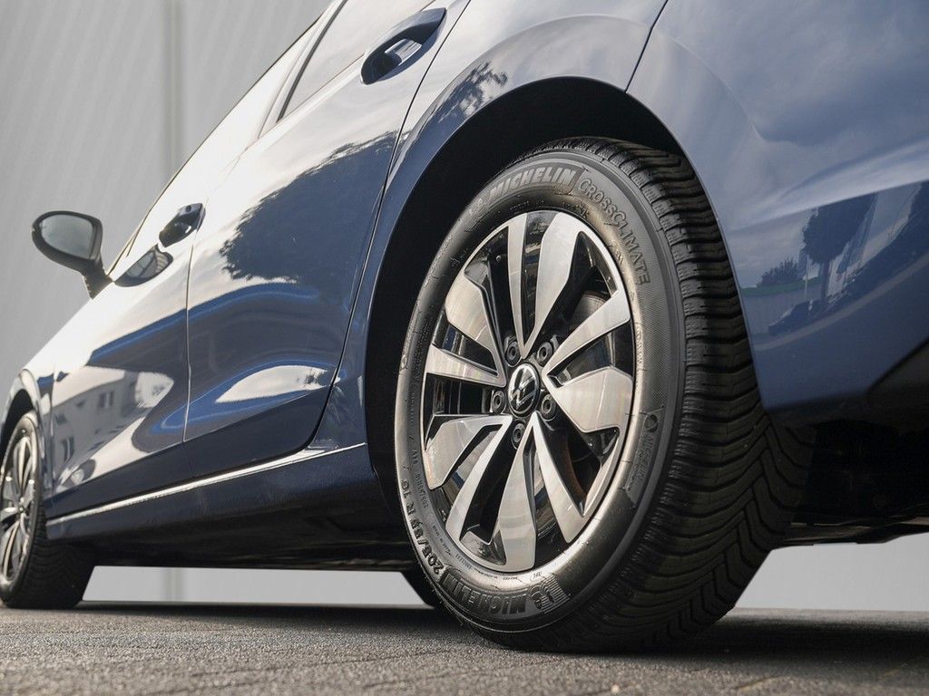 Volkswagen Golf 2025 г. Синий, пробег 22582 км