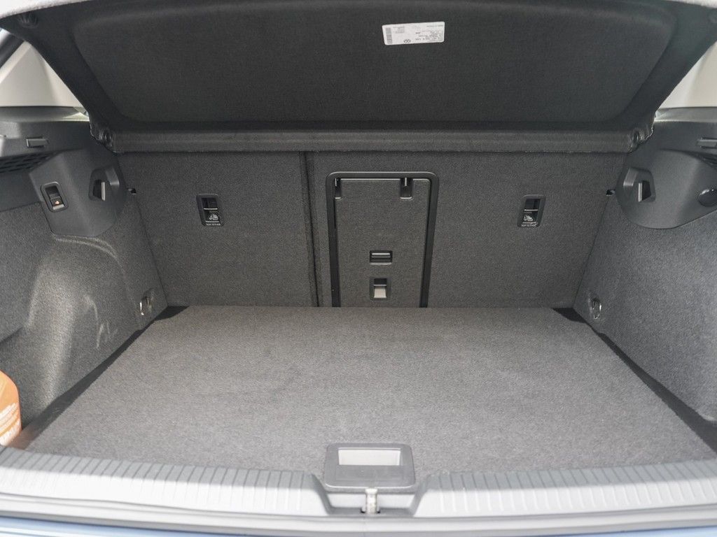 Volkswagen Golf 2025 г. Синий, пробег 22582 км