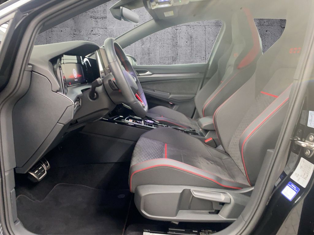 Volkswagen Golf 2025 г. Чёрный, пробег 8780 км