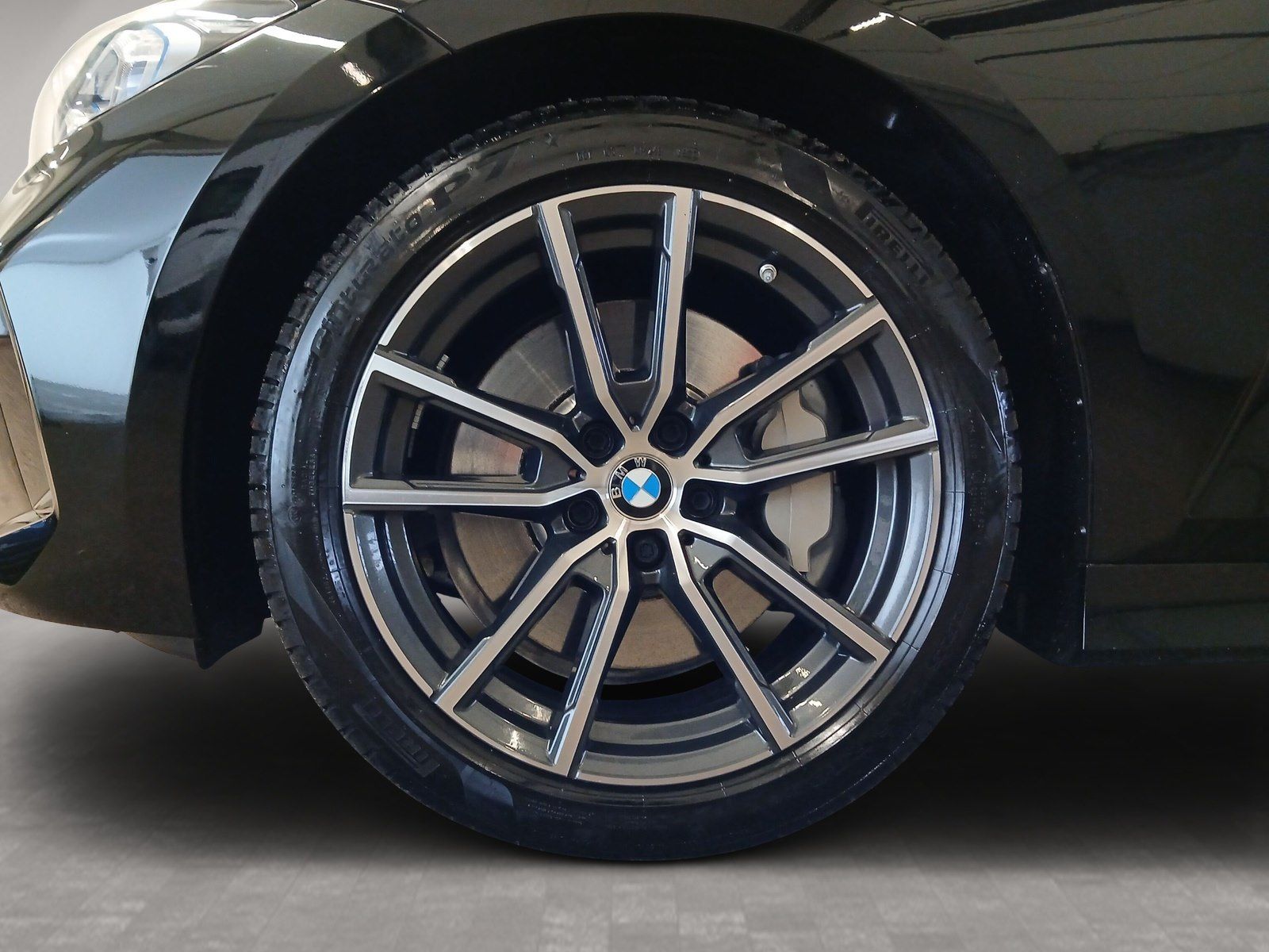 BMW 330 2023 г. Чёрный, пробег 32169 км