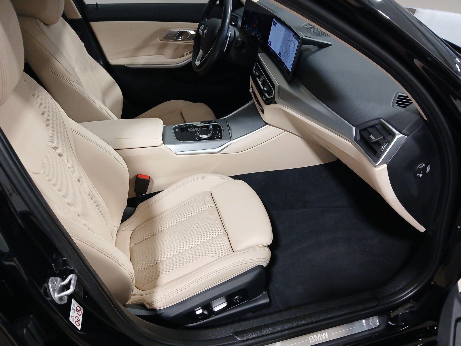 BMW 330 2023 г. Чёрный, пробег 32169 км