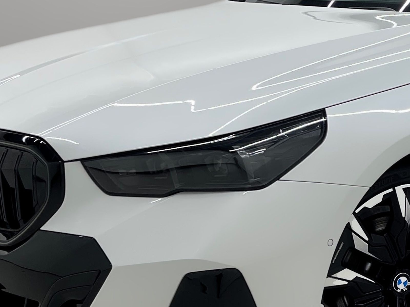 BMW 520 2025 г. Белый, пробег 17400 км