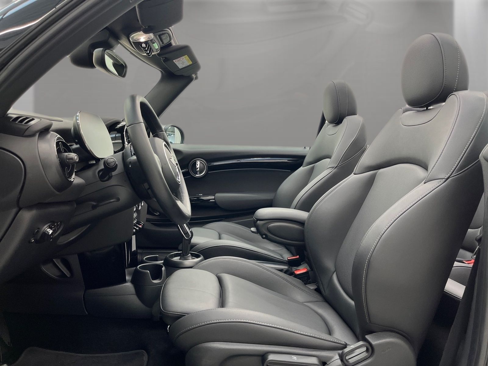 Mini COOPER CABRIO 2023 г. Чёрный, пробег 44179 км