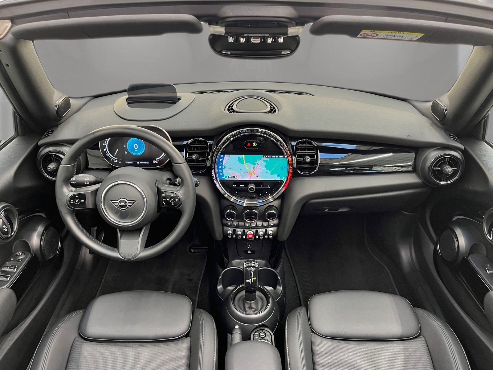 Mini COOPER CABRIO 2023 г. Чёрный, пробег 44179 км