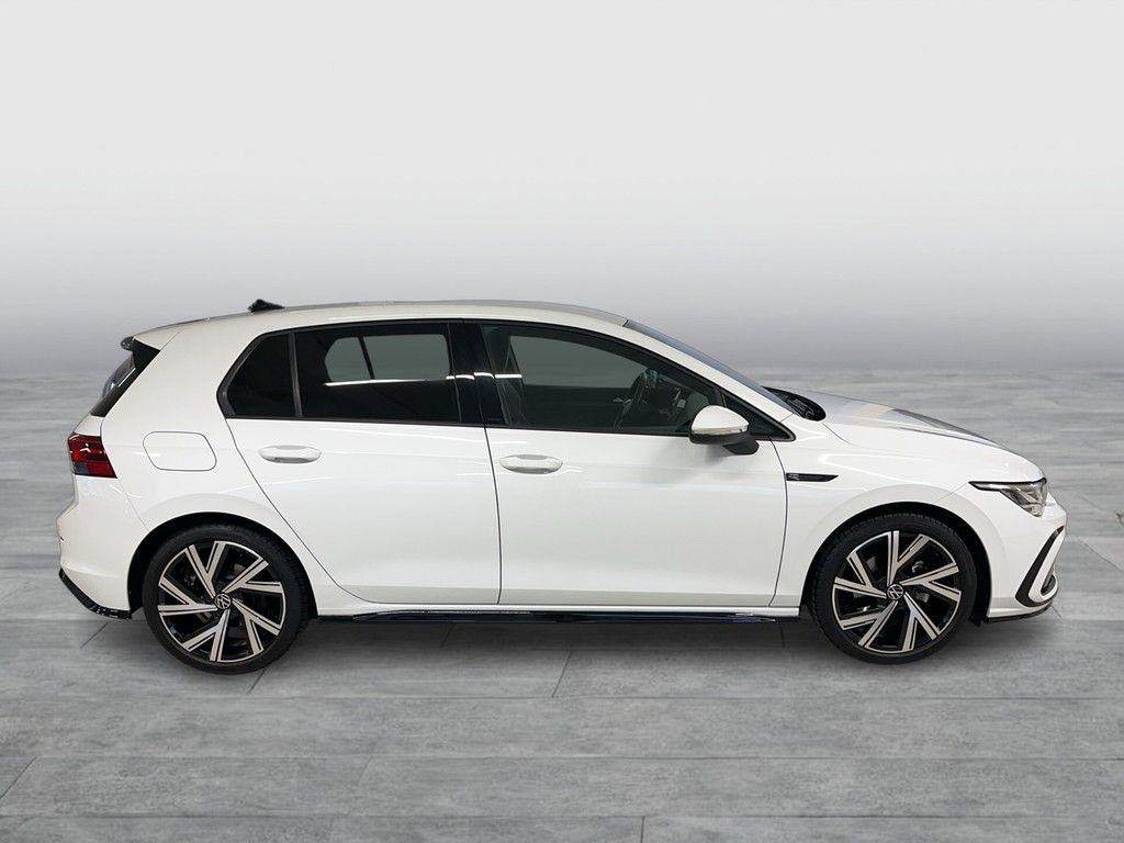 Volkswagen Golf 2023 г. Белый, пробег 34500 км