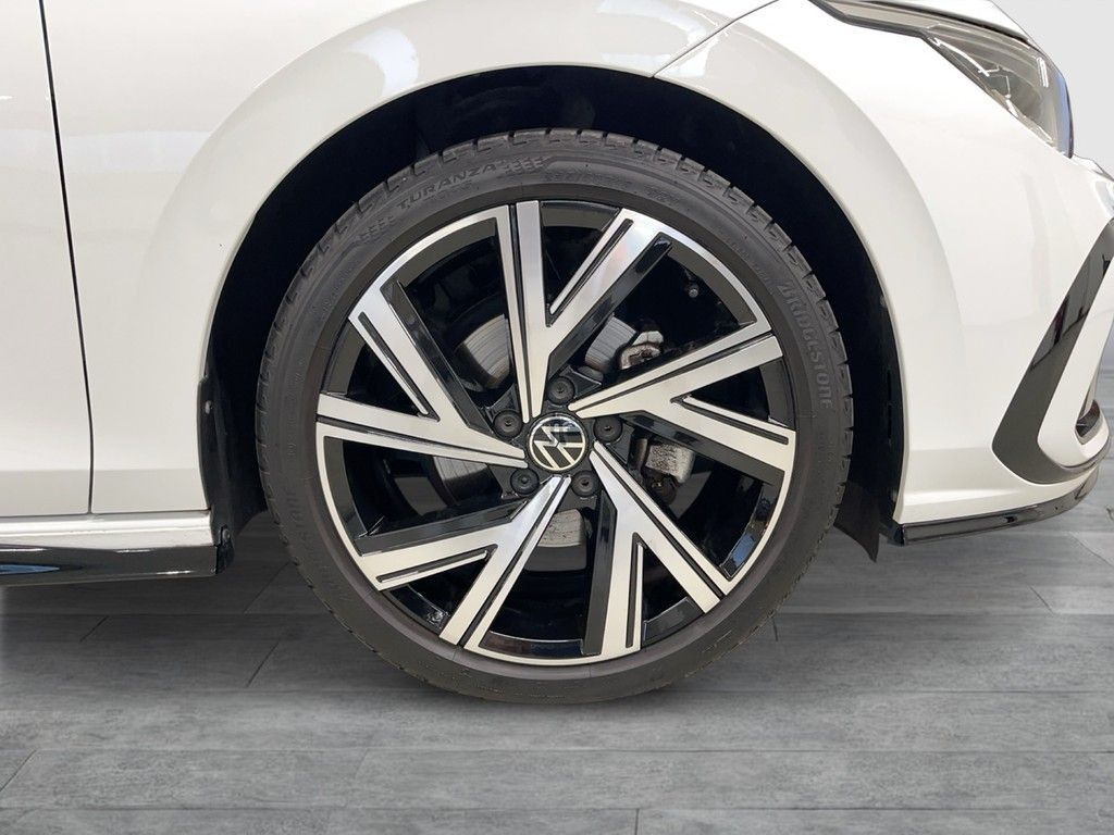 Volkswagen Golf 2023 г. Белый, пробег 34500 км