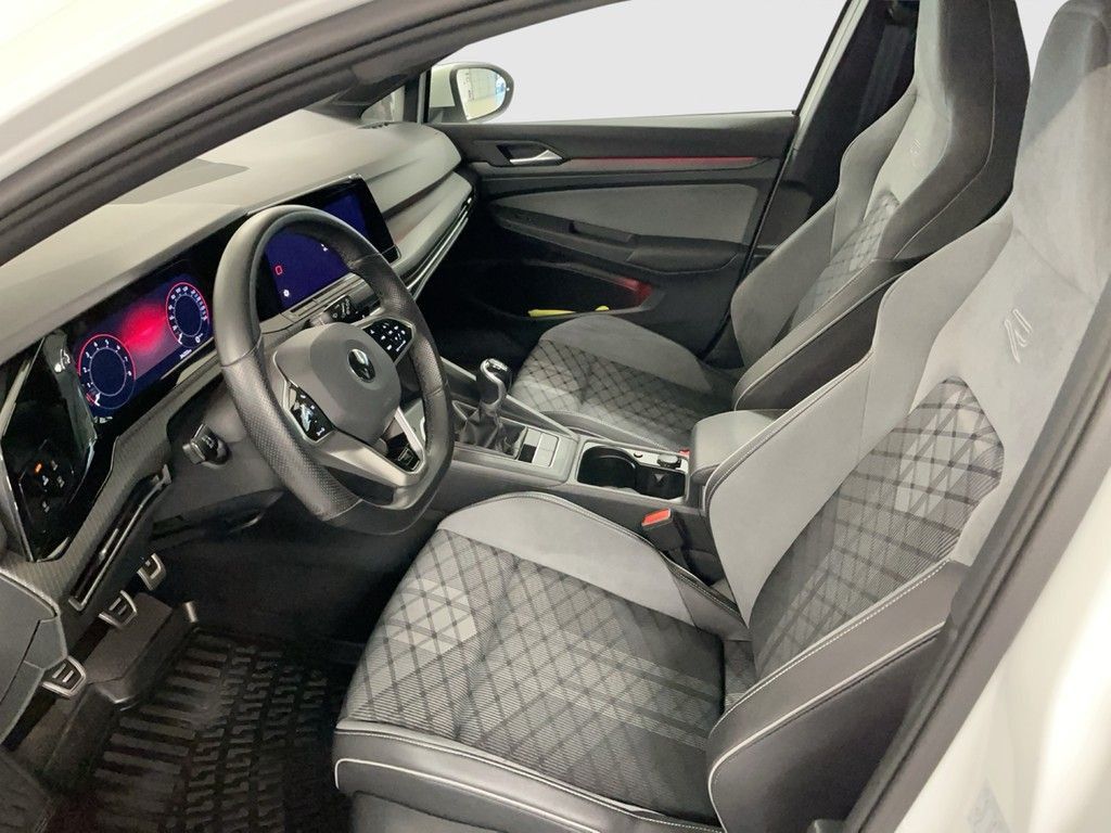 Volkswagen Golf 2023 г. Белый, пробег 34500 км