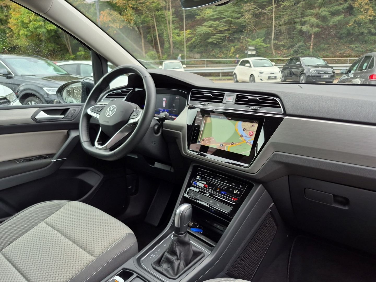 Volkswagen Touran 2025 г. Серый, пробег 26500 км