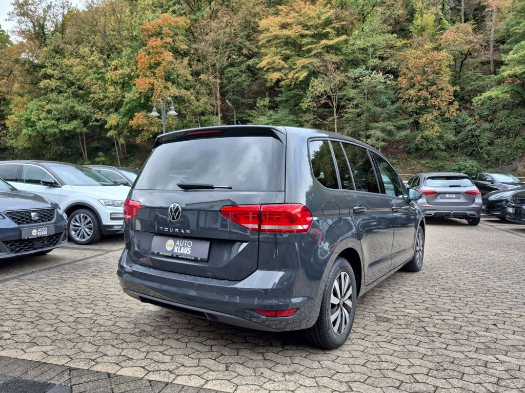 Volkswagen Touran 2025 г. Серый, пробег 26500 км