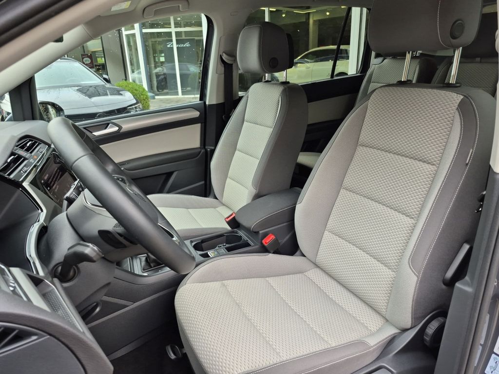 Volkswagen Touran 2025 г. Серый, пробег 26500 км