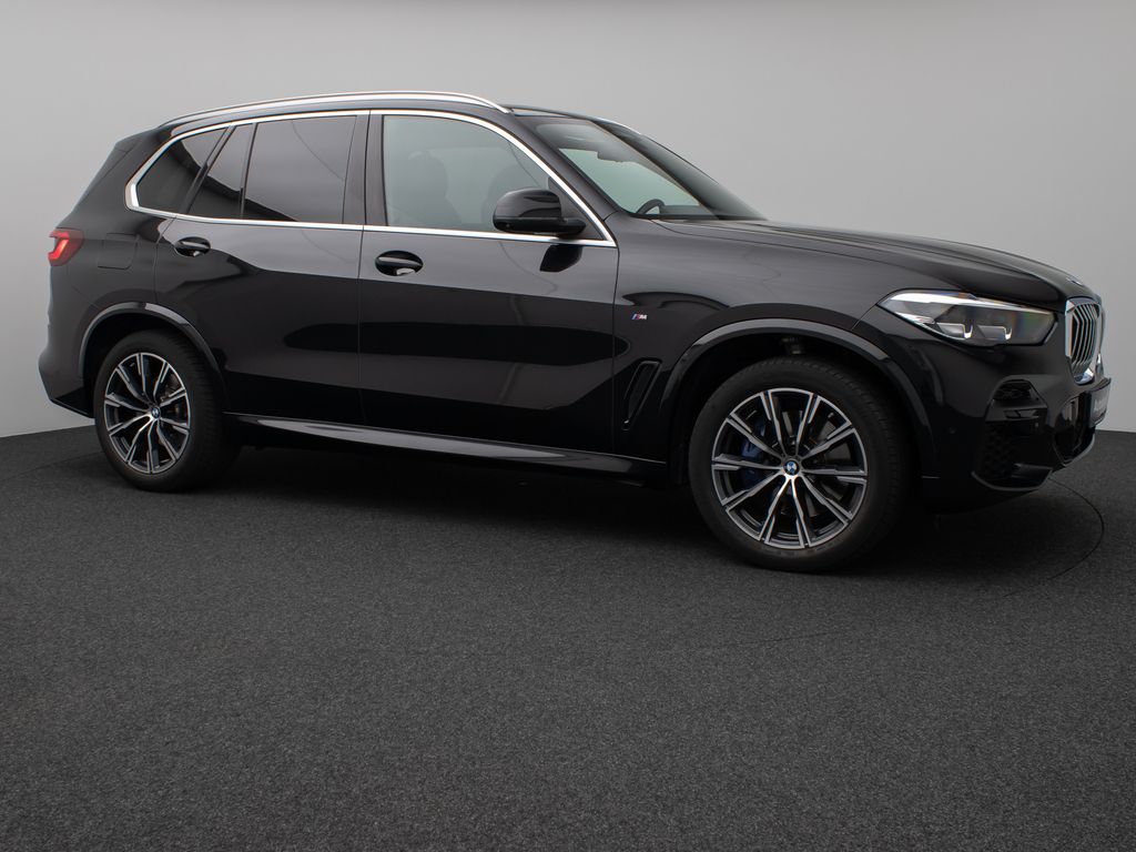 BMW X5 2023 г. Чёрный, пробег 54235 км