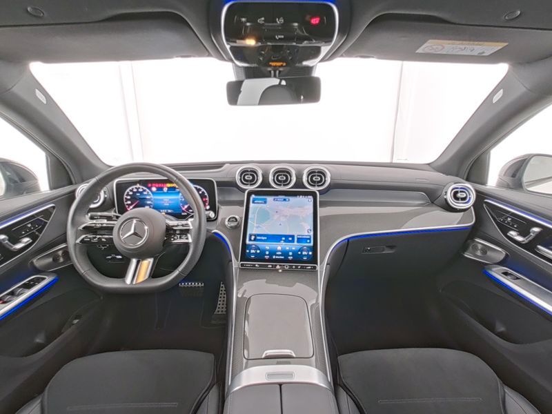 Mercedes-Benz GLC 300 2025 г. Белый, пробег 8105 км