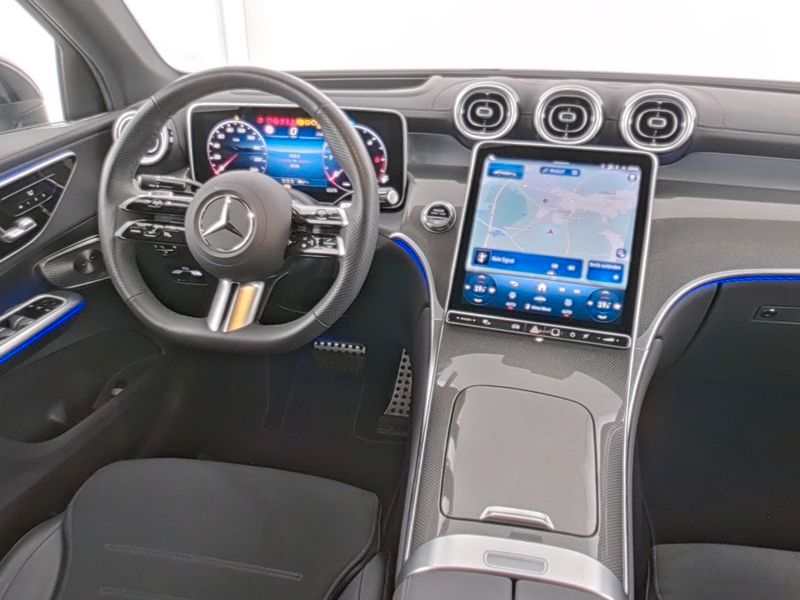 Mercedes-Benz GLC 300 2025 г. Белый, пробег 8105 км