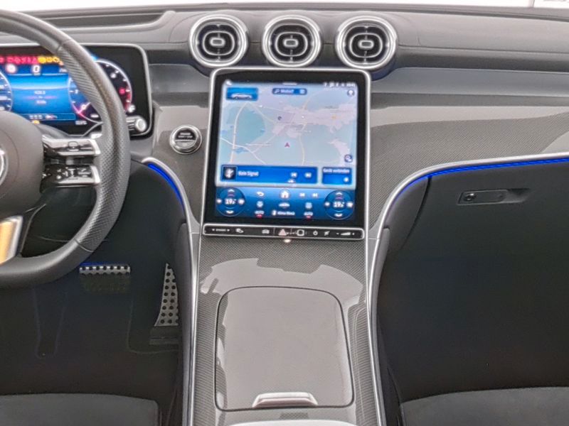 Mercedes-Benz GLC 300 2025 г. Белый, пробег 8105 км