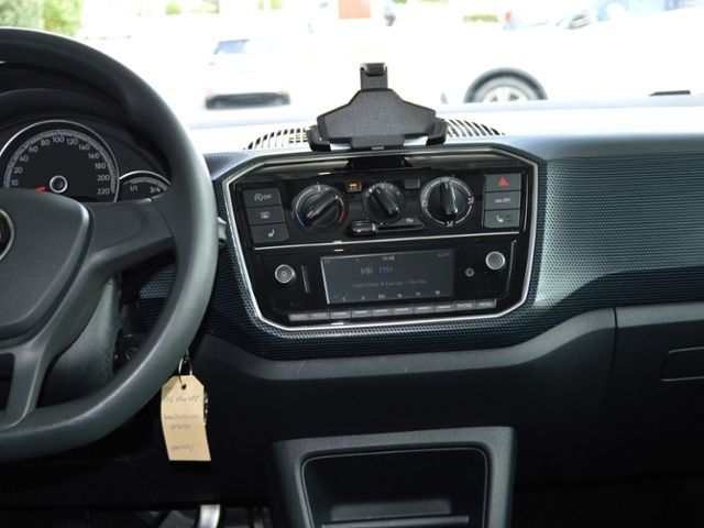 Volkswagen up! 2022 г. Серебристый, пробег 31183 км
