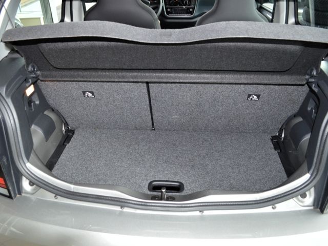 Volkswagen up! 2022 г. Серебристый, пробег 31183 км