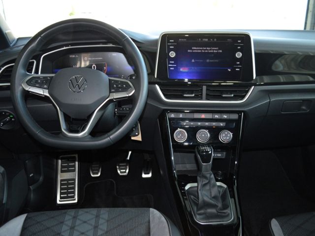 Volkswagen T-Roc 2024 г. Серебристый, пробег 22853 км
