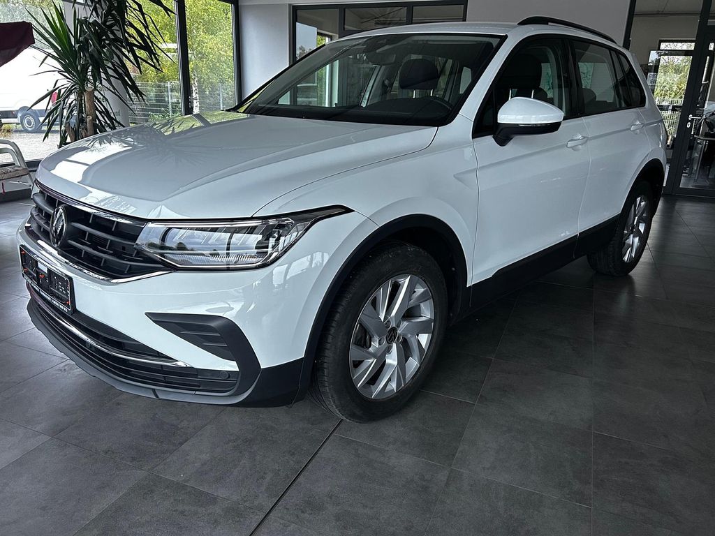 Volkswagen Tiguan 2022 г. Белый, пробег 46000 км