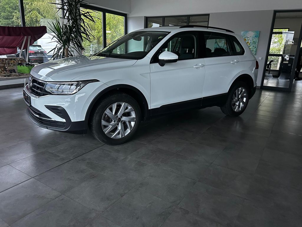 Volkswagen Tiguan 2022 г. Белый, пробег 46000 км