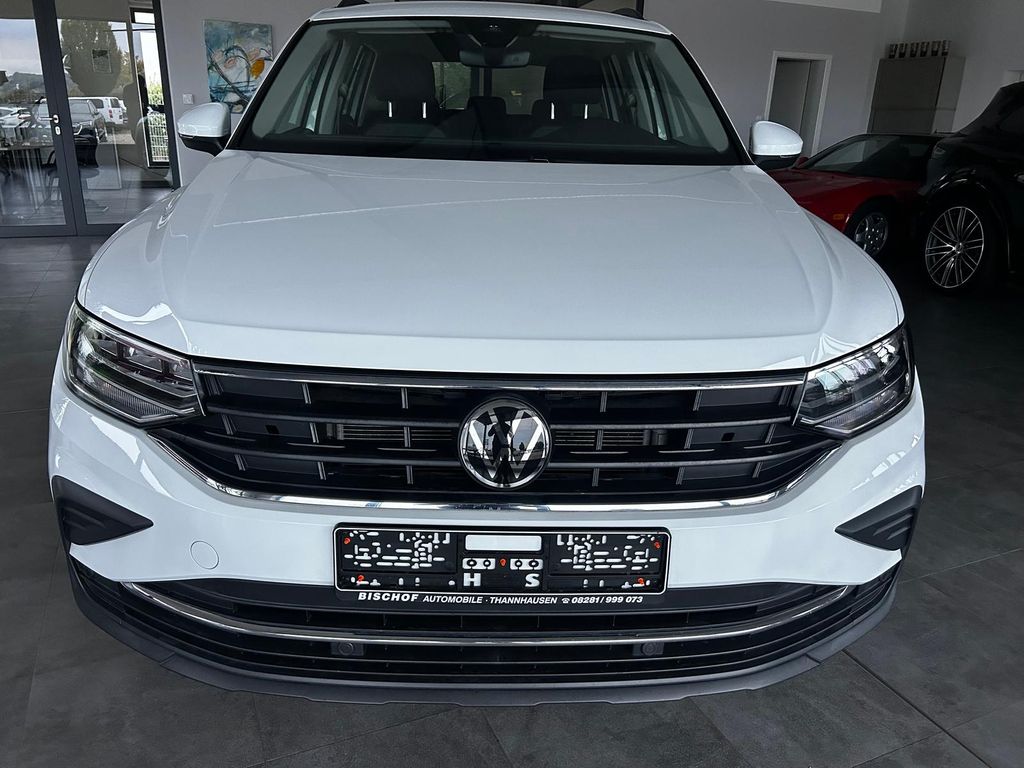 Volkswagen Tiguan 2022 г. Белый, пробег 46000 км