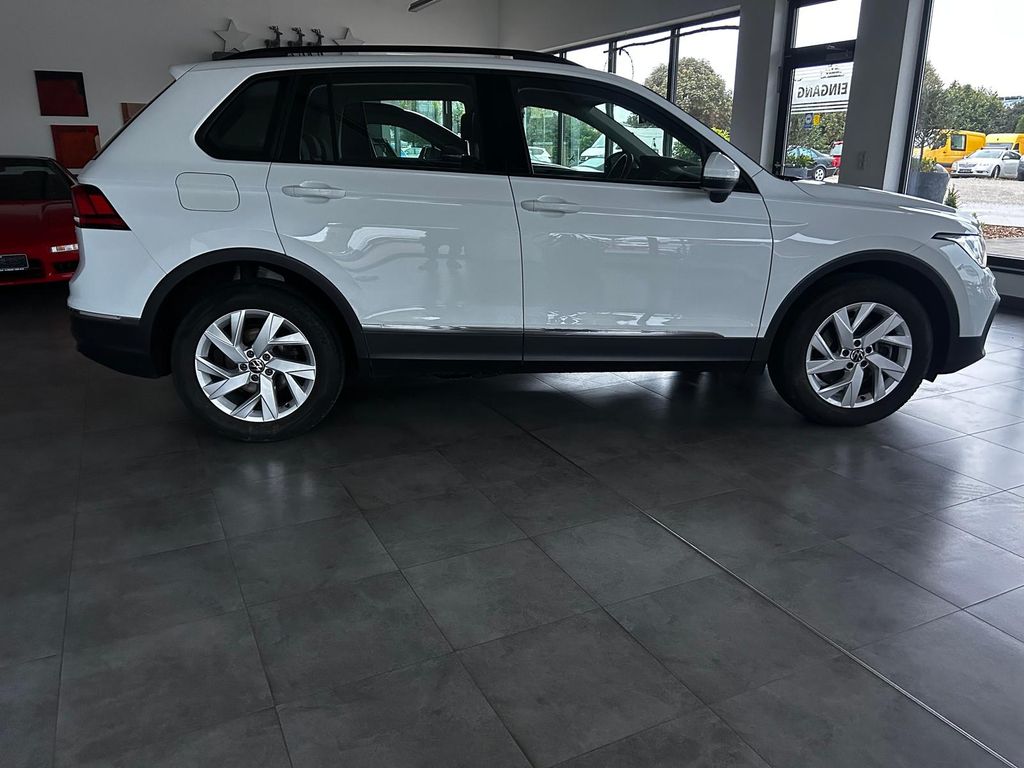 Volkswagen Tiguan 2022 г. Белый, пробег 46000 км