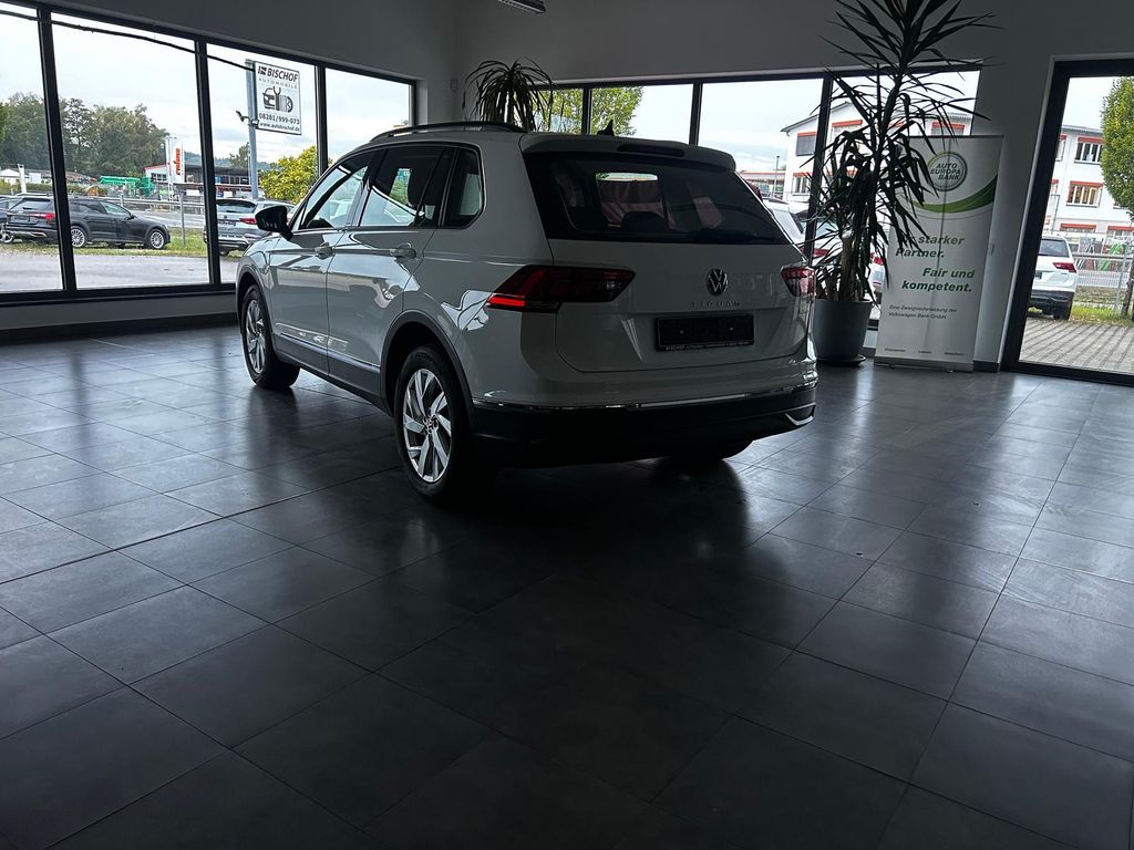 Volkswagen Tiguan 2022 г. Белый, пробег 46000 км