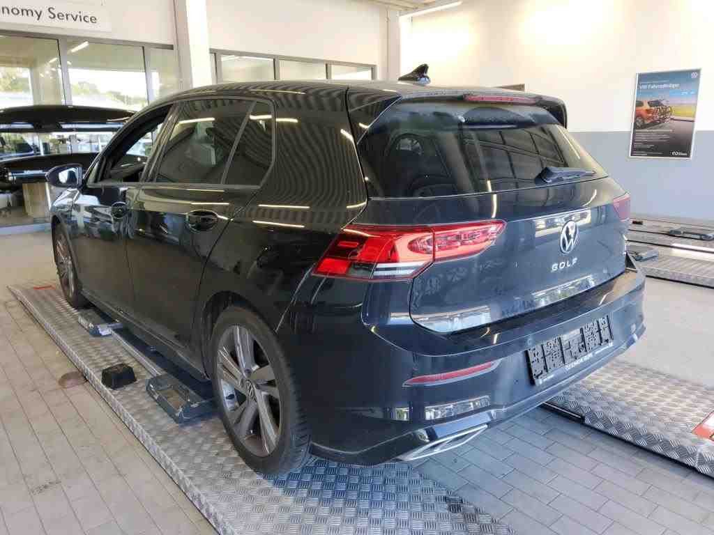 Volkswagen Golf 2023 г. Чёрный, пробег 19692 км