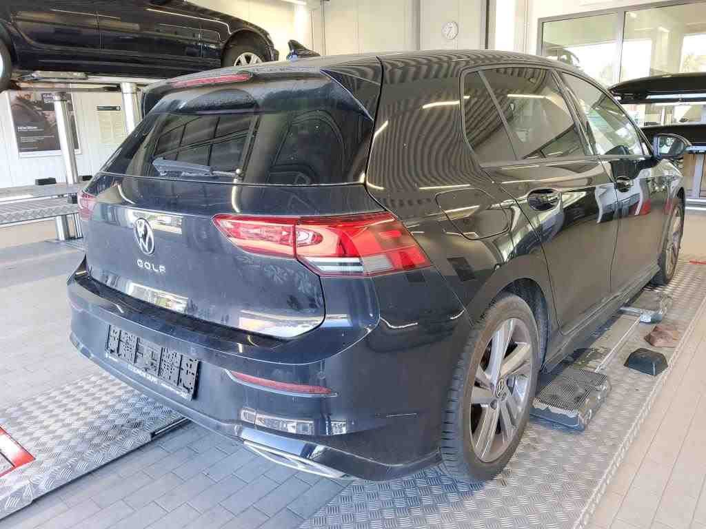 Volkswagen Golf 2023 г. Чёрный, пробег 19692 км