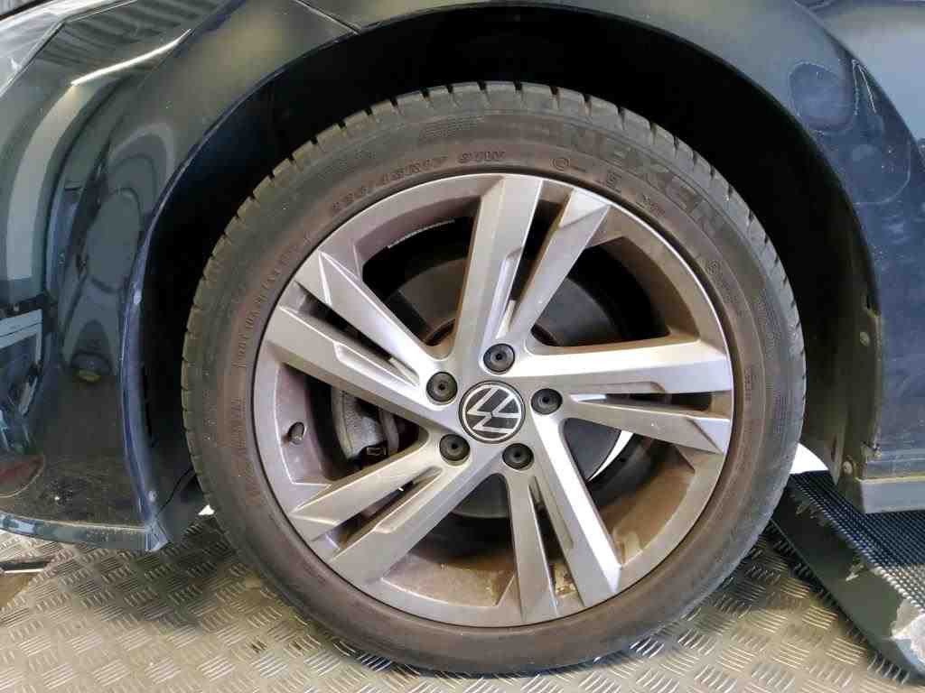 Volkswagen Golf 2023 г. Чёрный, пробег 19692 км