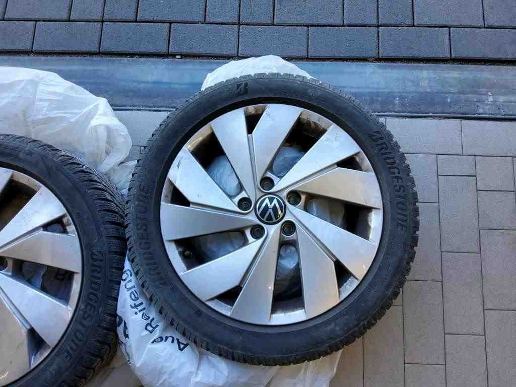 Volkswagen Golf 2023 г. Чёрный, пробег 19692 км