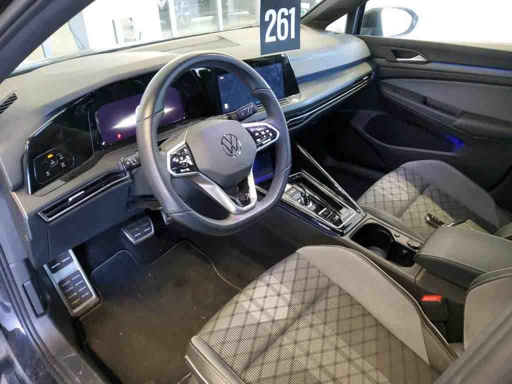 Volkswagen Golf 2023 г. Чёрный, пробег 19692 км