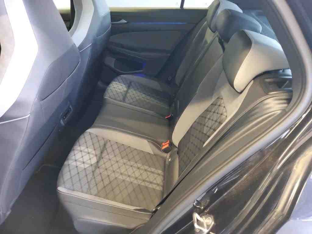 Volkswagen Golf 2023 г. Чёрный, пробег 19692 км