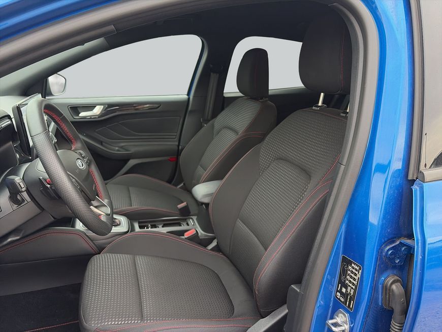 Ford Focus 2023 г. Синий, пробег 49484 км