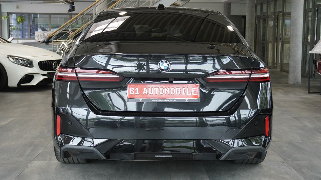 BMW 540 2025 г. Чёрный, пробег 42700 км